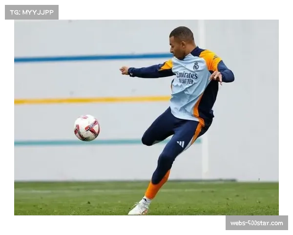 姆巴佩出席商业活动，简短回应未来传闻：“目前专注于巴黎”